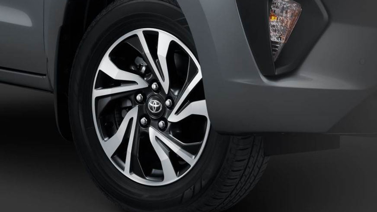 TOYOTA KIJANG INNOVA, foto 4