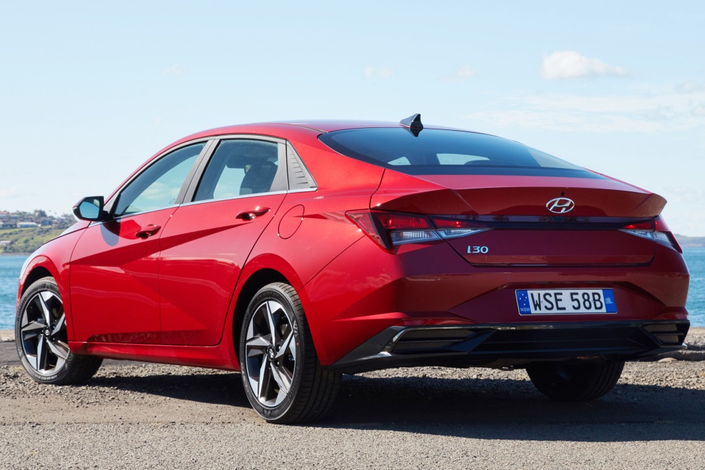 HYUNDAI i30 SEDAN, foto 2
