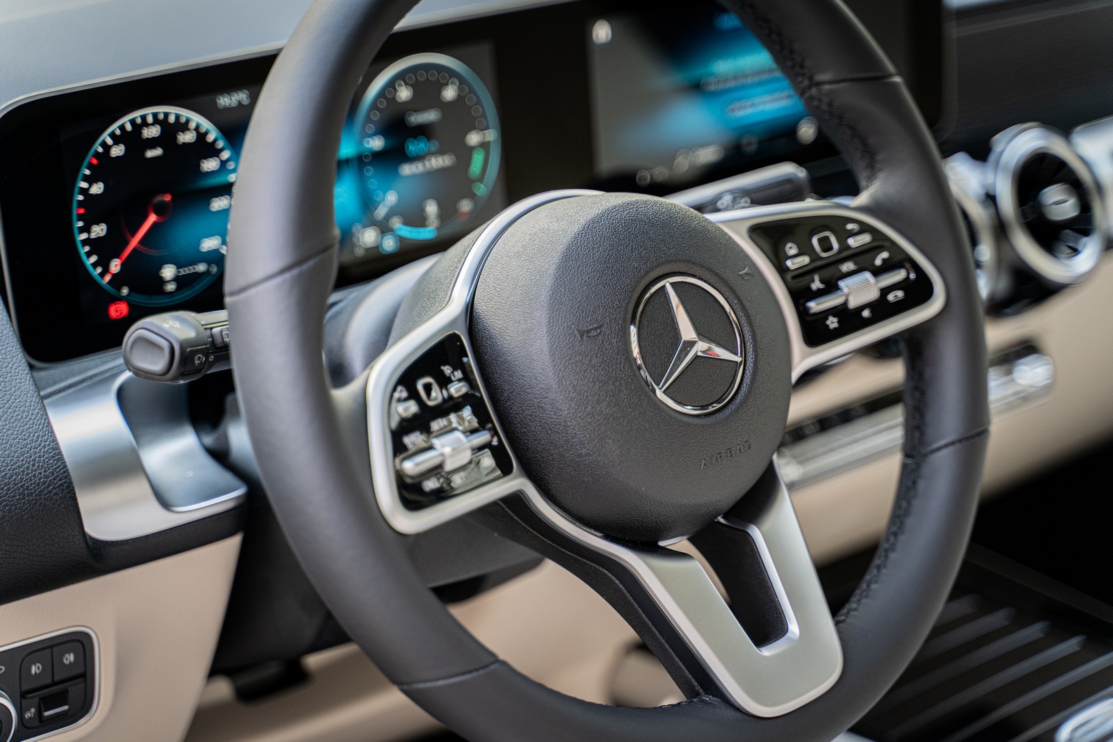 MERCEDES-BENZ GLB 200 LAUNCH EDITION, foto 96