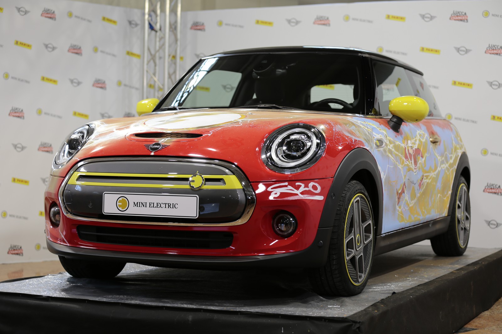 MINI COOPER SE ‘THE FLASH’ TRIBUTE, foto 1