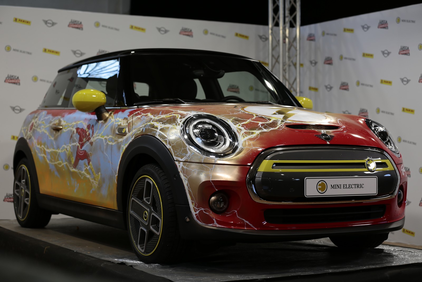 MINI COOPER SE ‘THE FLASH’ TRIBUTE, foto 4
