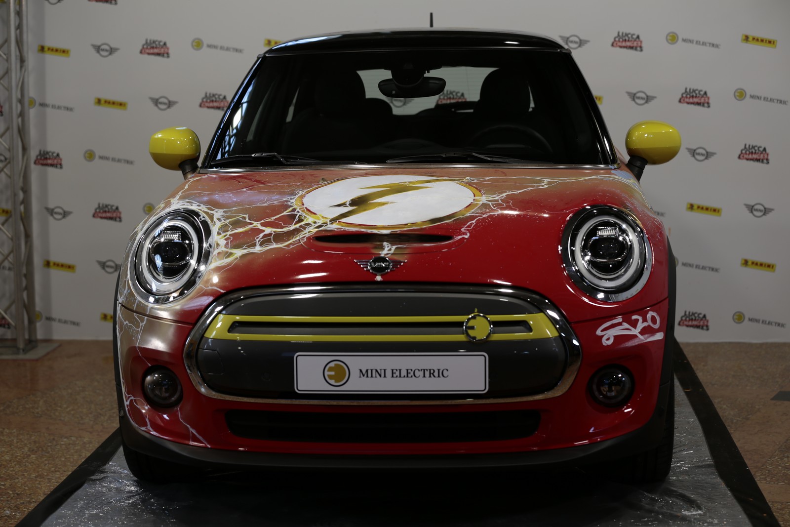 MINI COOPER SE ‘THE FLASH’ TRIBUTE, foto 5