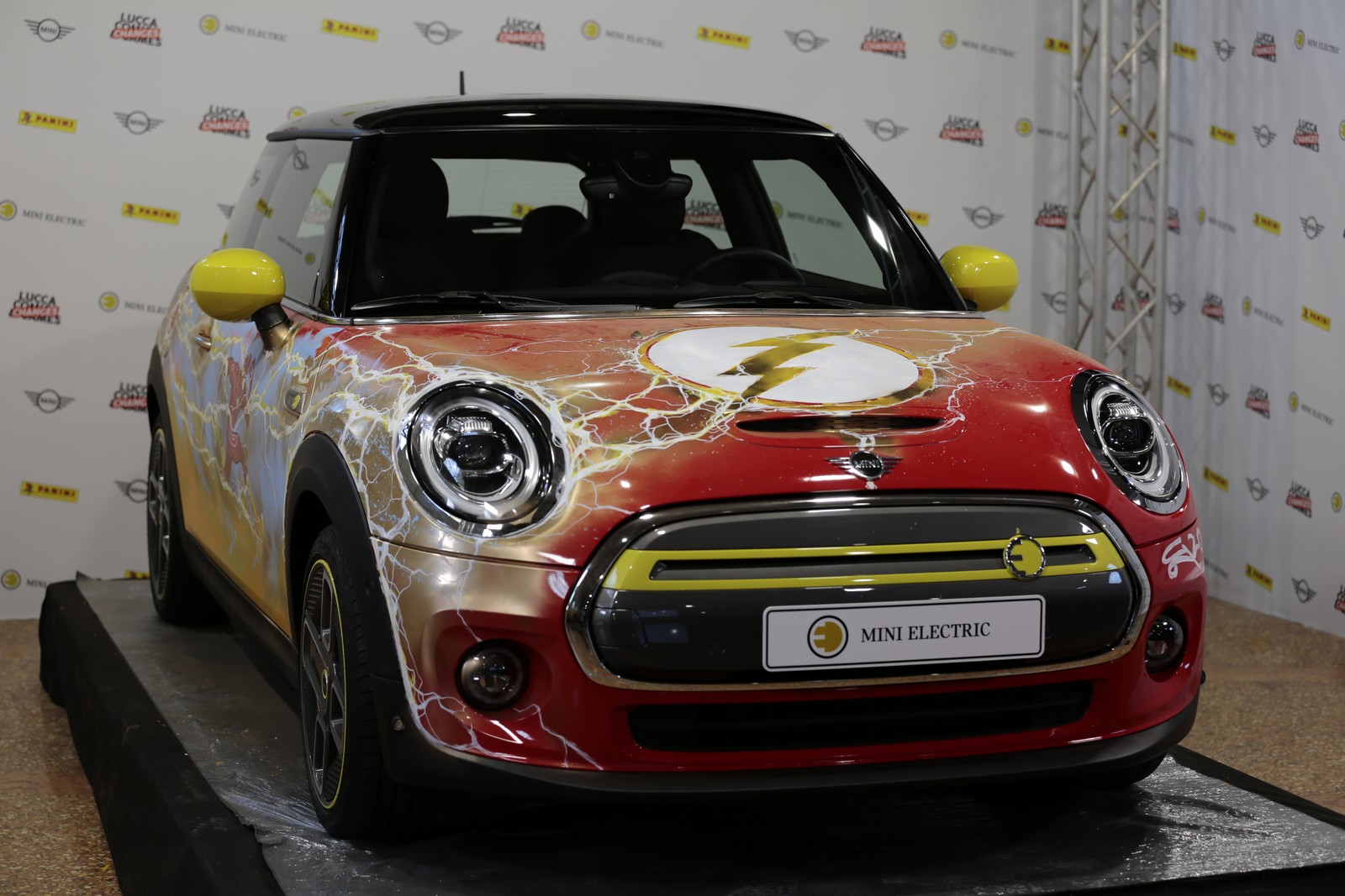 MINI COOPER SE ‘THE FLASH’ TRIBUTE, foto 6