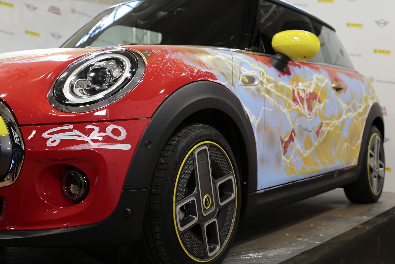 MINI COOPER SE ‘THE FLASH’ TRIBUTE, foto 10