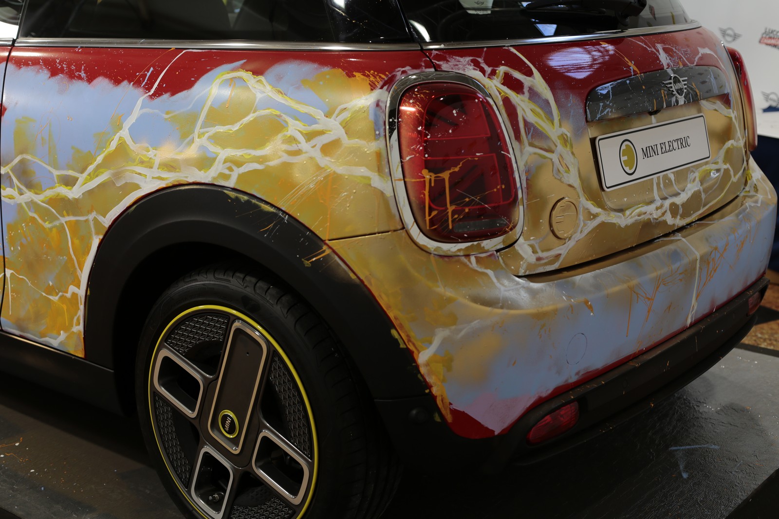 MINI COOPER SE ‘THE FLASH’ TRIBUTE, foto 11
