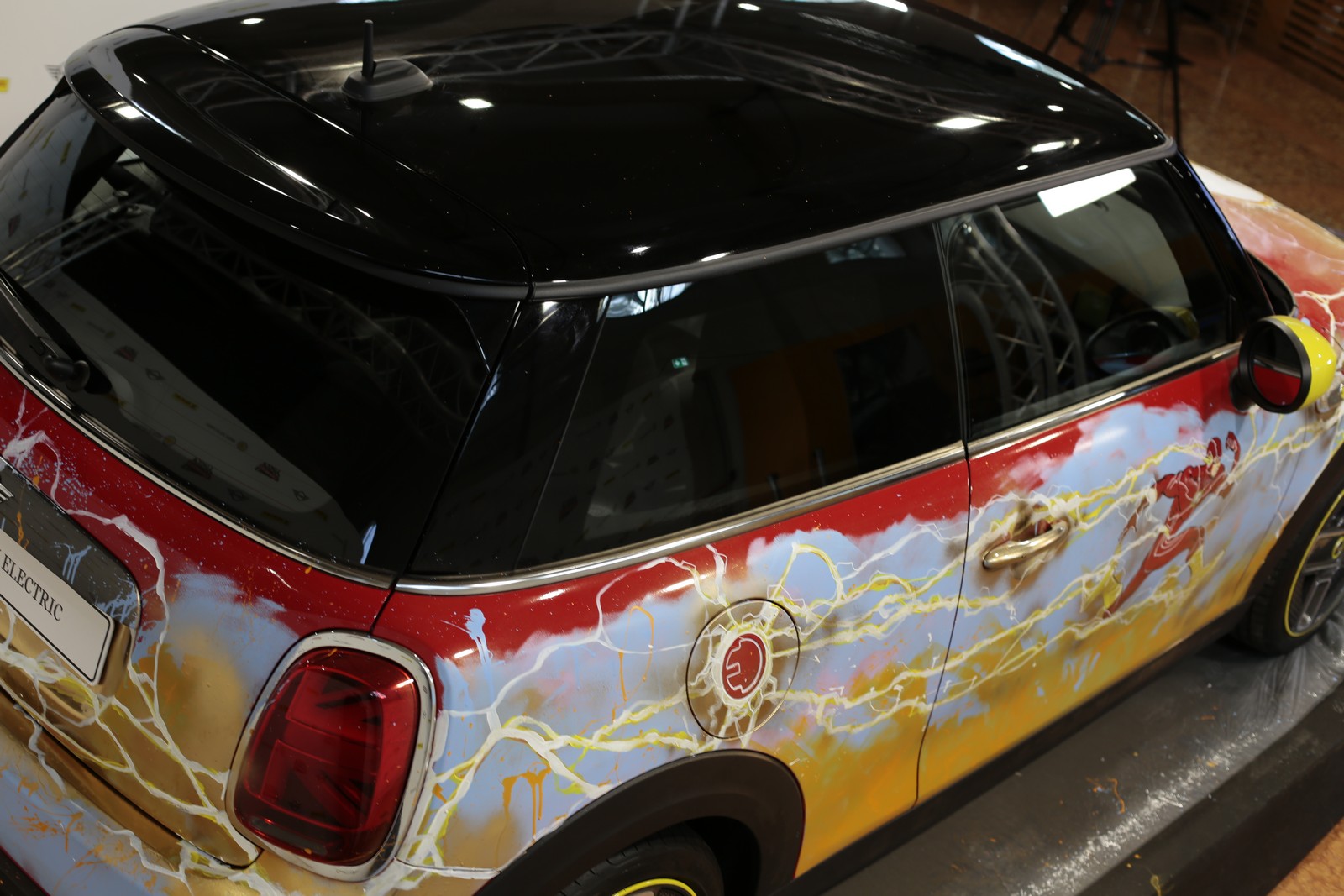 MINI COOPER SE ‘THE FLASH’ TRIBUTE, foto 16
