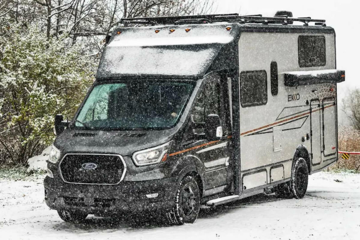FORD TRANSIT WINNEBAGO EKKO, foto 1