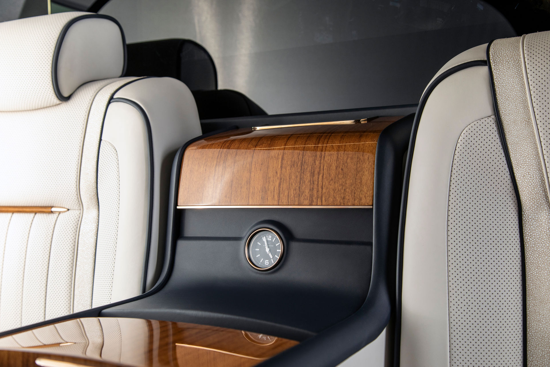 2020 - MERCEDES-BENZ V ‘ARTISAN EDITION’ BY OKÇU, foto 5