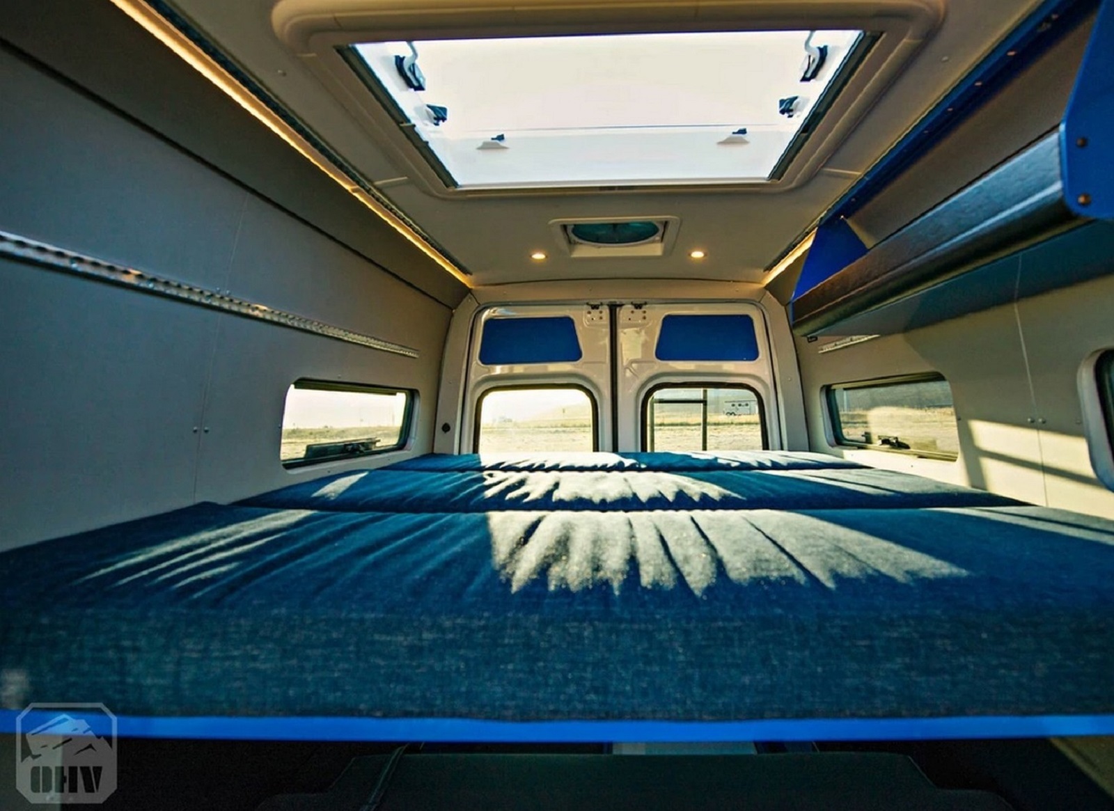 MERCEDES-BENZ SPRINTER 4X4 BY OFF HIGHWAY VANS, foto 6