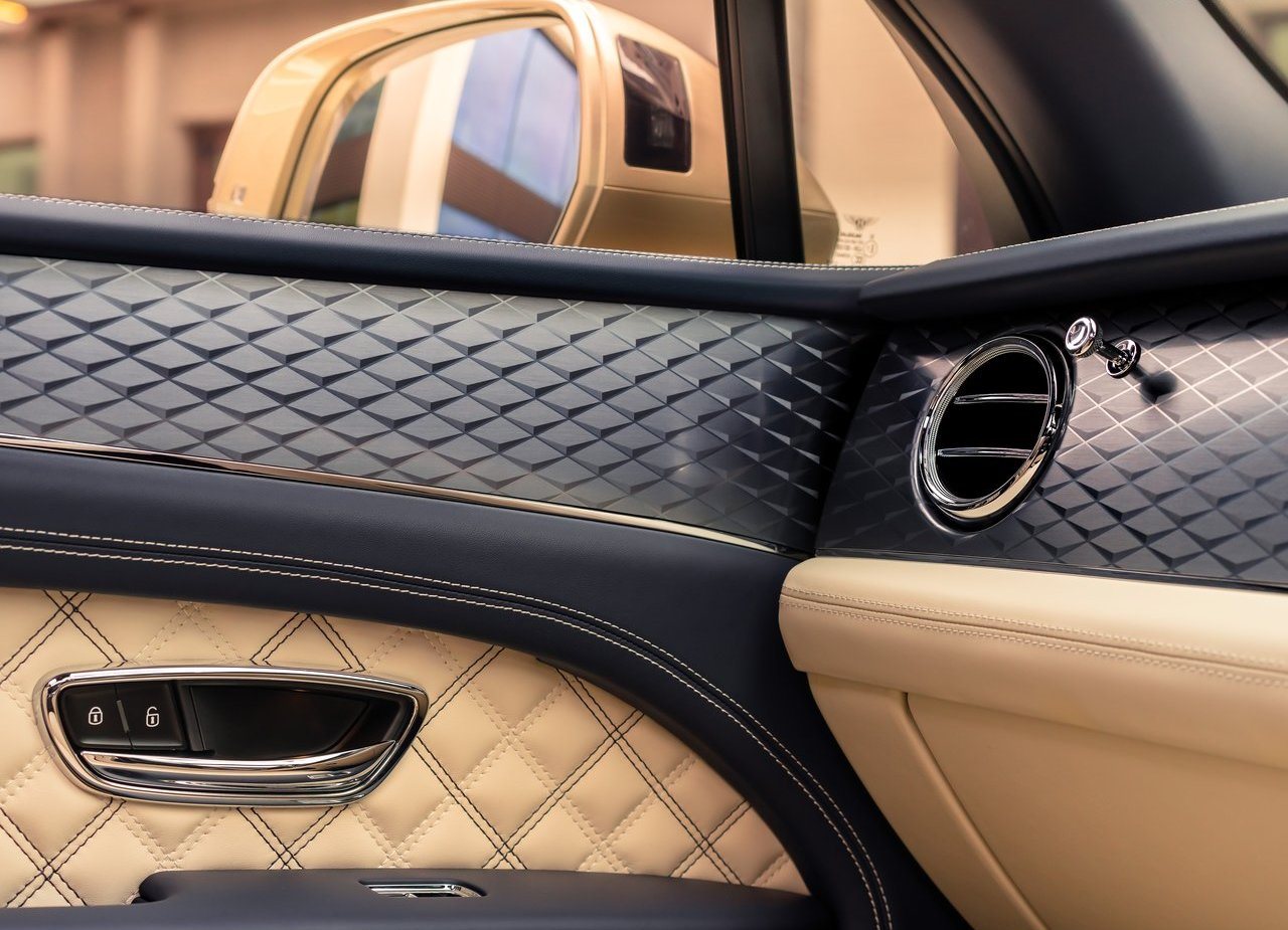 BENTLEY BENTAYGA HYBRID, foto 48