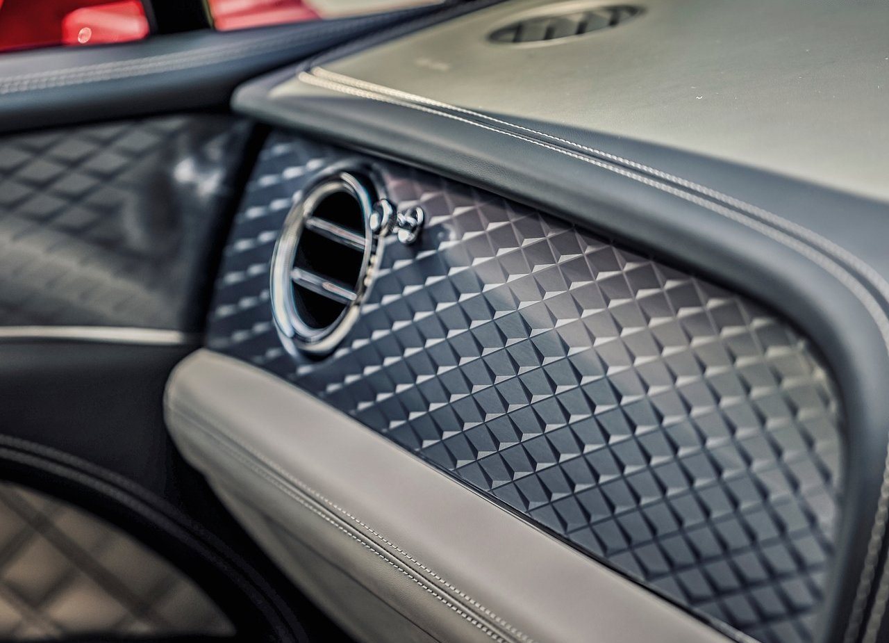 BENTLEY BENTAYGA HYBRID, foto 49