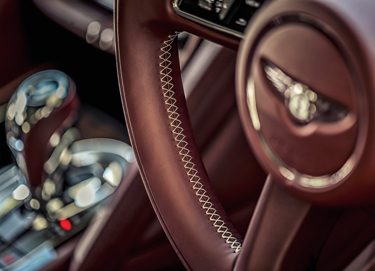 BENTLEY BENTAYGA HYBRID, foto 51