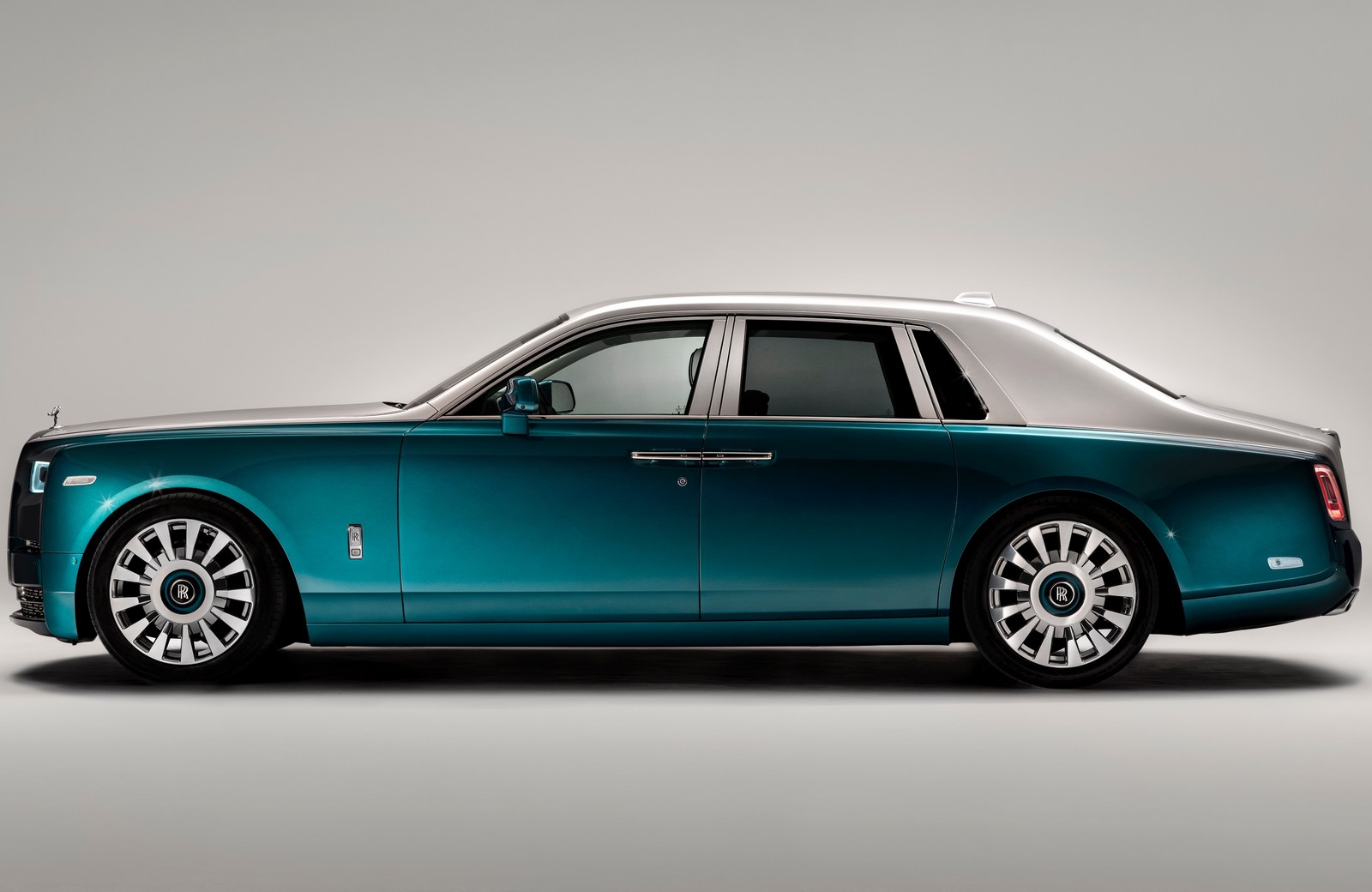 2021 - ROLLS-ROYCE PHANTOM 'IRIDESCENT OPULENCE', foto 3