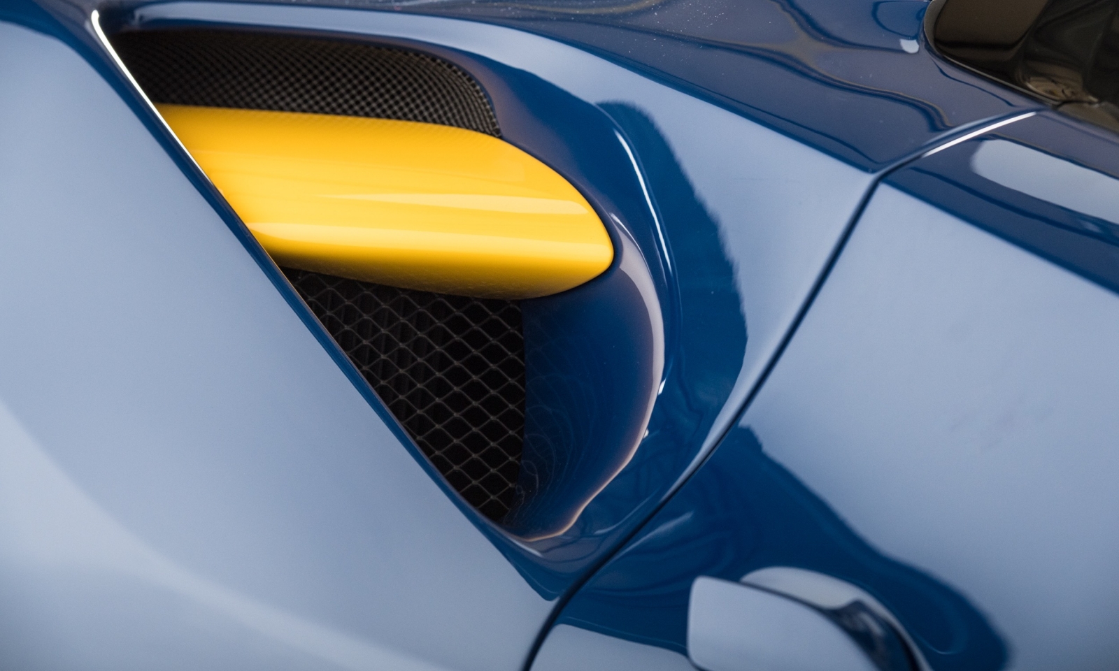 FERRARI F488 70TH ANNIVERSARY ‘PENSKE-SUNOCO’, foto 10