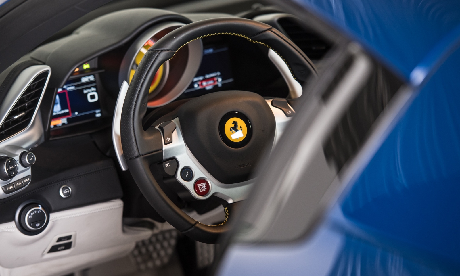 FERRARI F488 70TH ANNIVERSARY ‘PENSKE-SUNOCO’, foto 16