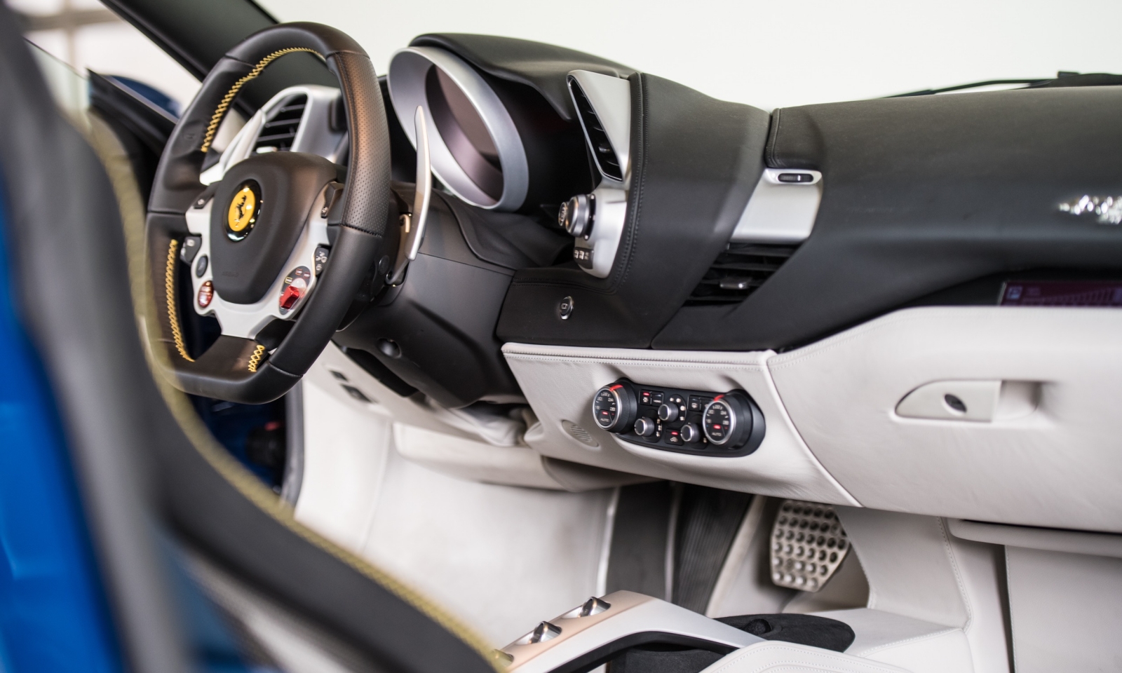 FERRARI F488 70TH ANNIVERSARY ‘PENSKE-SUNOCO’, foto 18