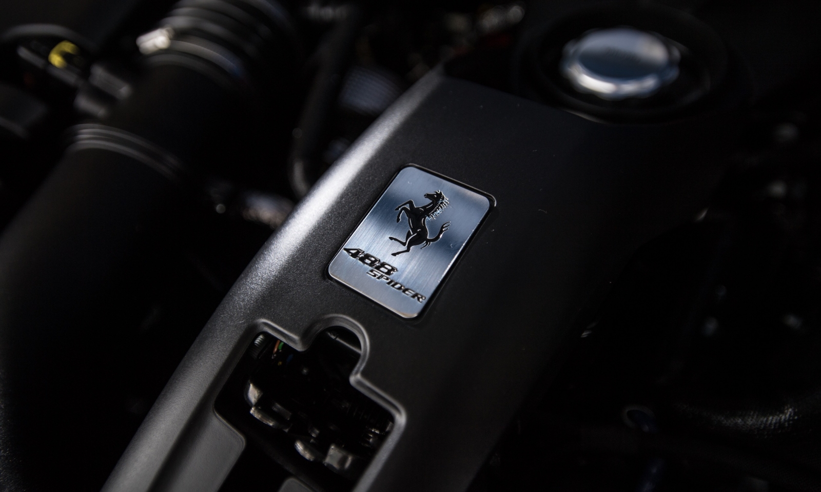 FERRARI F488 70TH ANNIVERSARY ‘PENSKE-SUNOCO’, foto 23