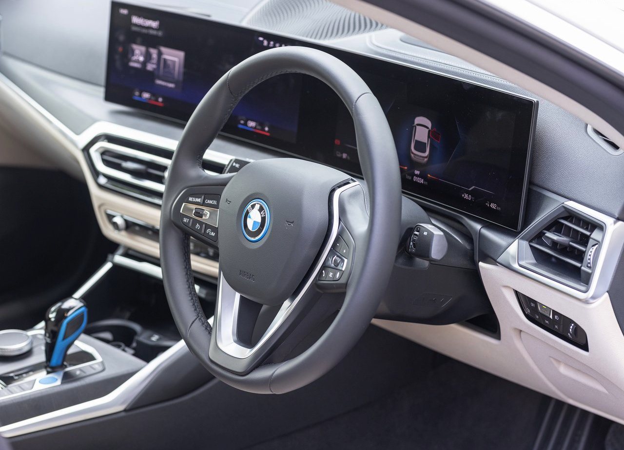 BMW i4, foto 138