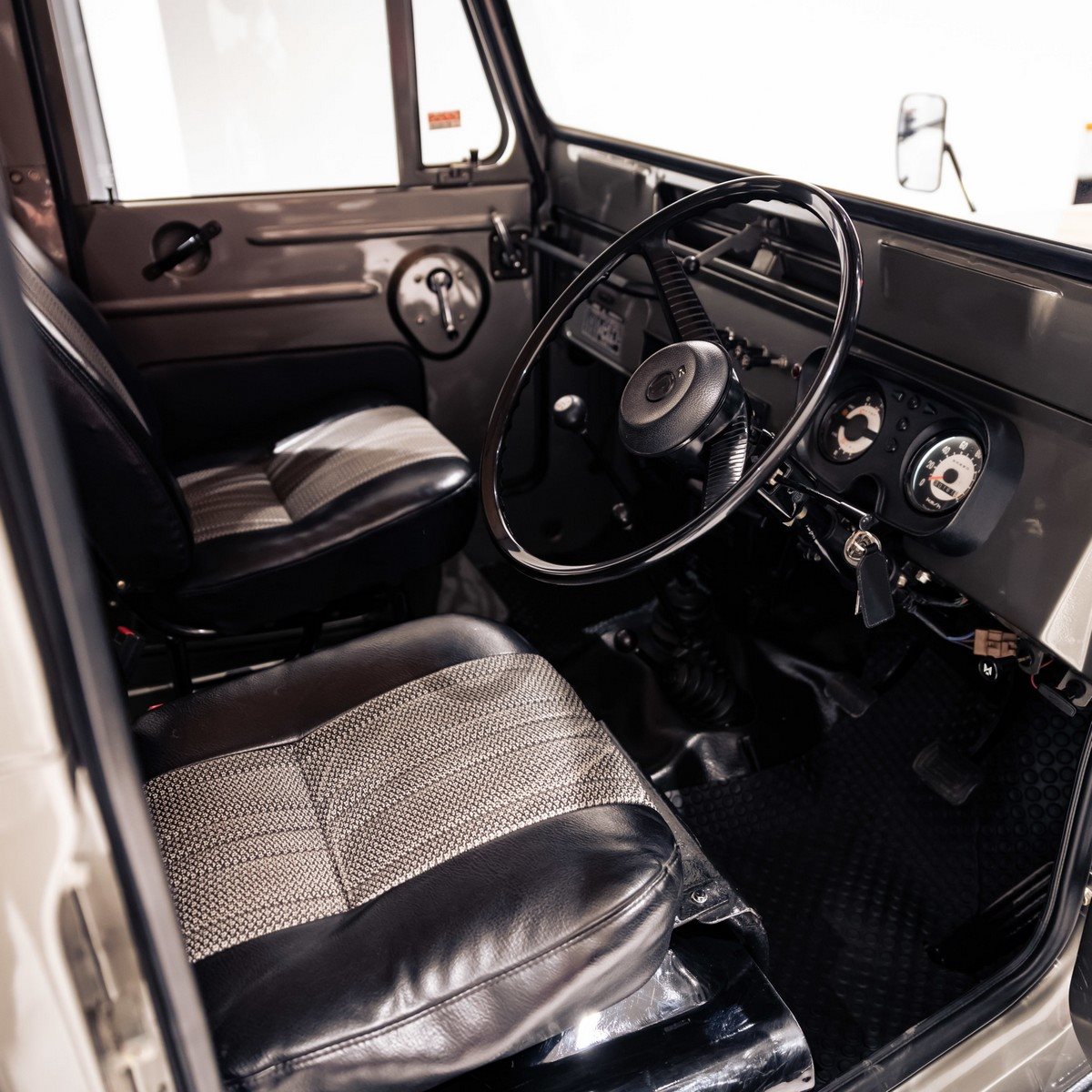 1983 - MITSUBISHI JEEP CJ-3B, foto 4