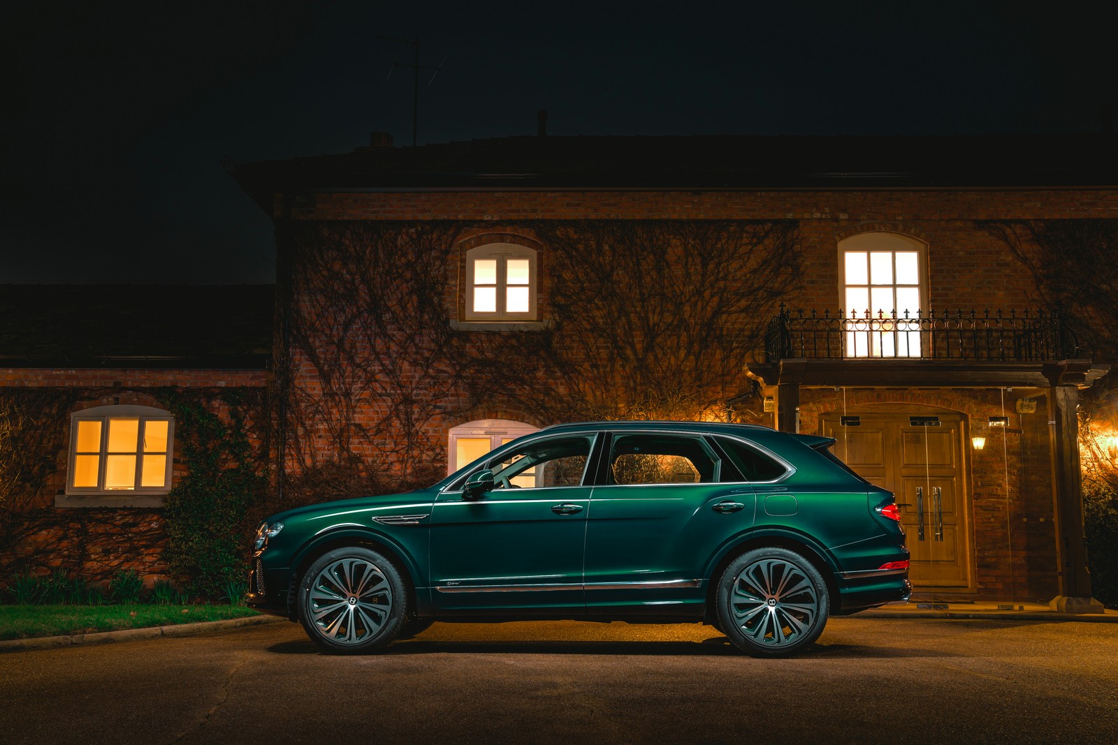 BENTLEY BENTAYGA HYBRID BY MULLINER, foto 3