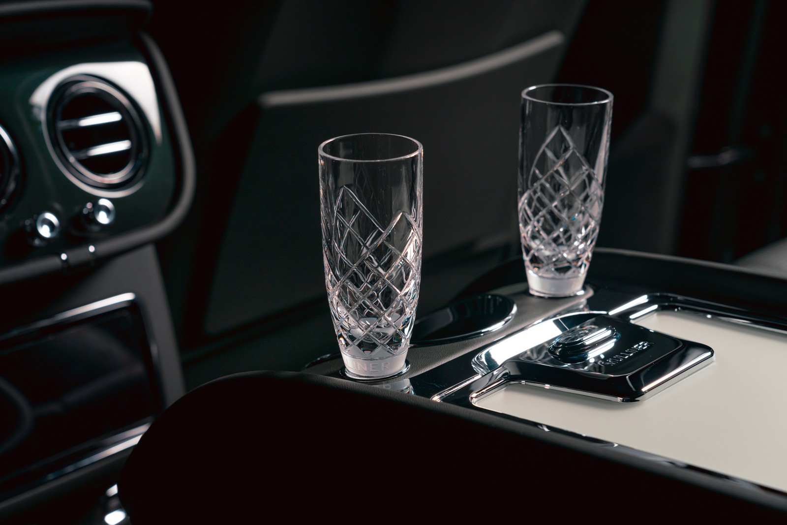 BENTLEY BENTAYGA HYBRID BY MULLINER, foto 10