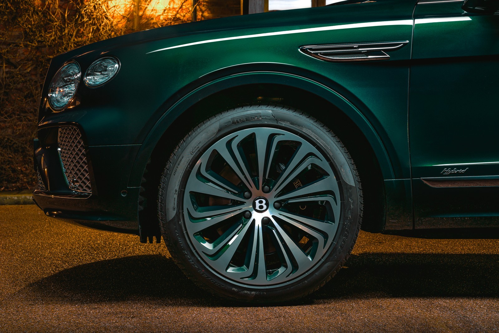 BENTLEY BENTAYGA HYBRID BY MULLINER, foto 12
