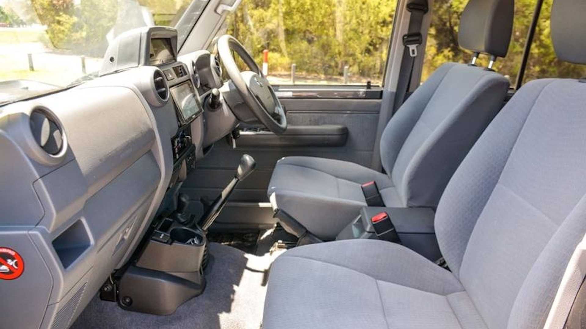 2019 - TOYOTA LAND CRUISER GXL 6X6, foto 12