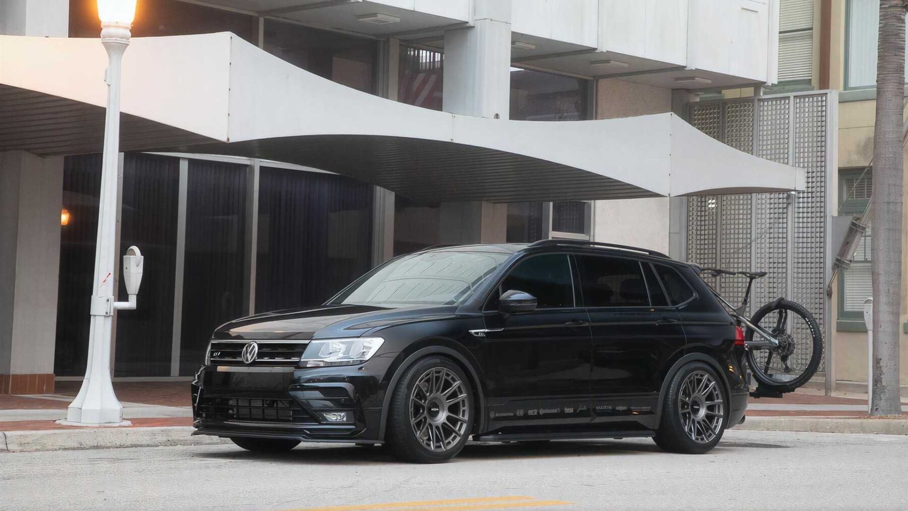 2021 - VOLKSWAGEN TIGUAN SE R-LINE BLACK RiNo CONCEPT, foto 1