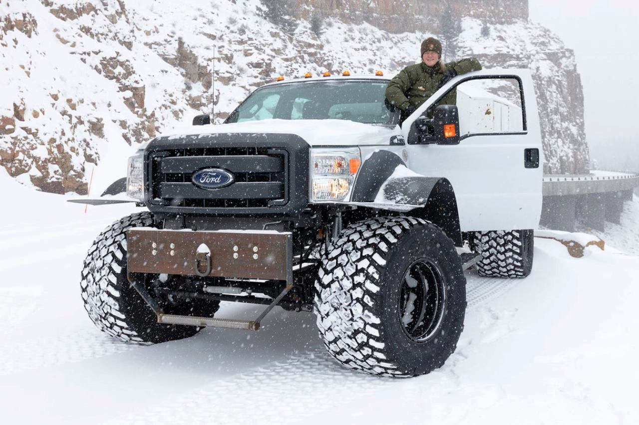 FORD F-550 YELLOWSTONE PARK, foto 1