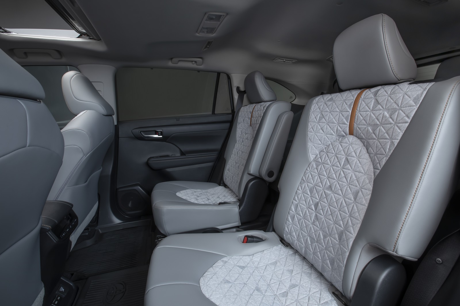 2022 - TOYOTA HIGHLANDER BRONZE EDITION, foto 19