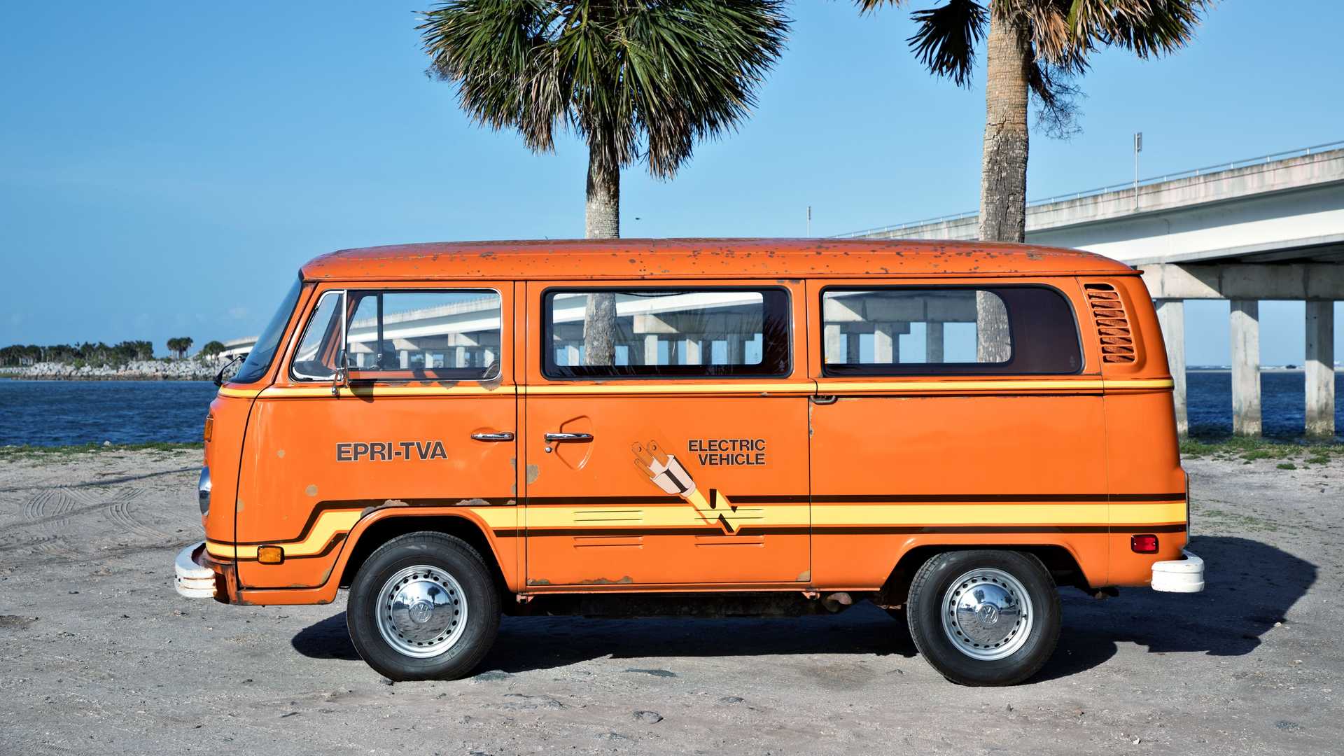 VOLKSWAGEN KOMBI ELEKTROTRANSPORTER, foto 2