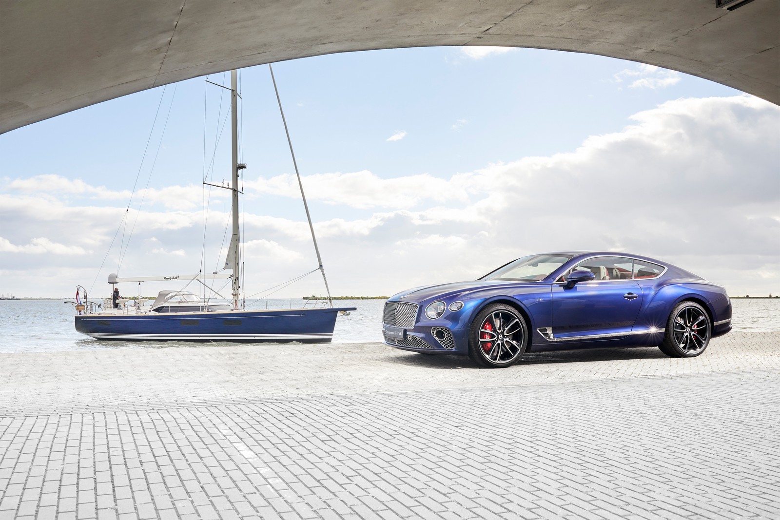 2021 - BENTLEY CONTINENTAL GT V8 COUPE, foto 2