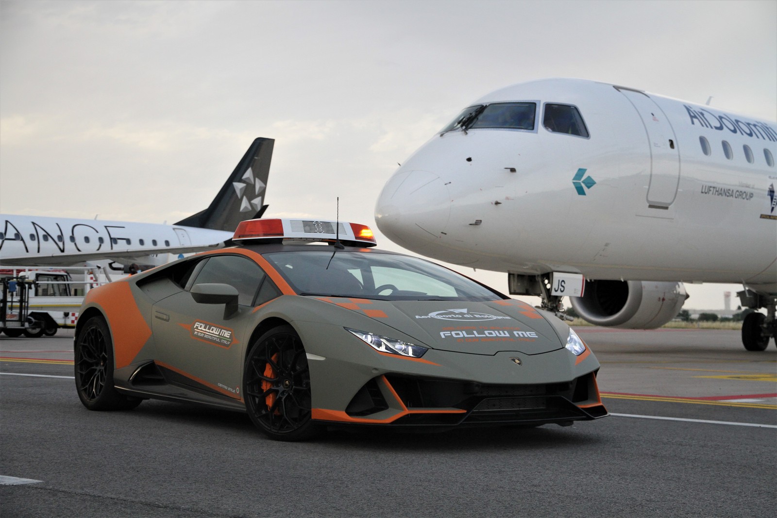 2021 - LAMBORGHINI HURACÁN ‘FOLLOW ME’ CAR AIRPORT OF BOLOGNA, foto 1