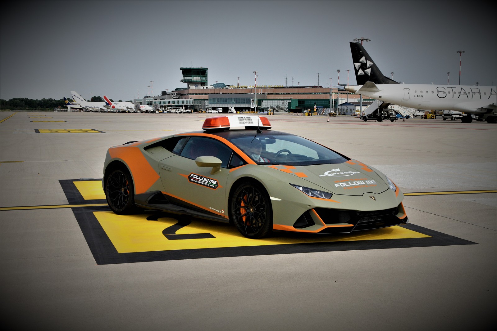 2021 - LAMBORGHINI HURACÁN ‘FOLLOW ME’ CAR AIRPORT OF BOLOGNA, foto 10