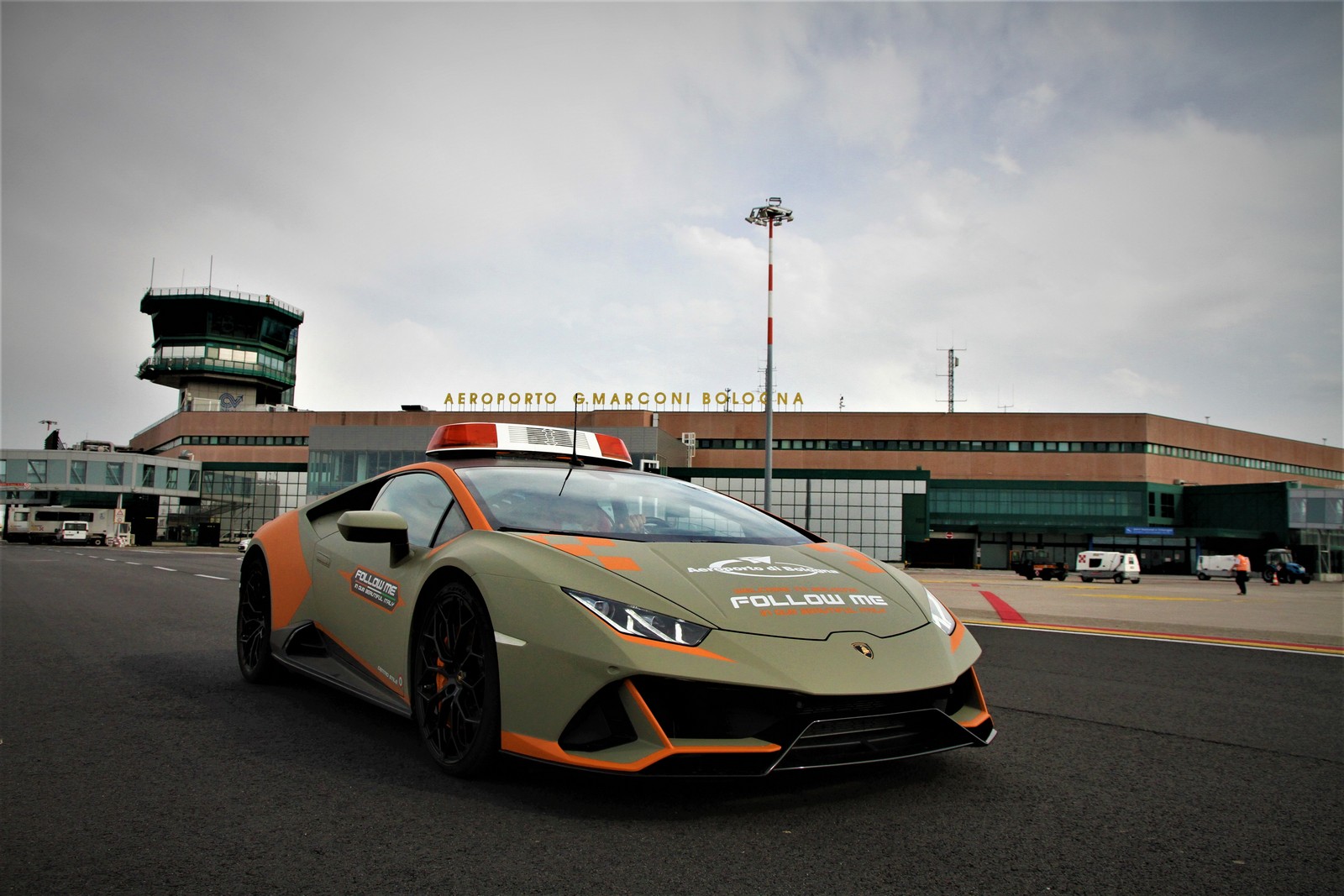 2021 - LAMBORGHINI HURACÁN ‘FOLLOW ME’ CAR AIRPORT OF BOLOGNA, foto 12