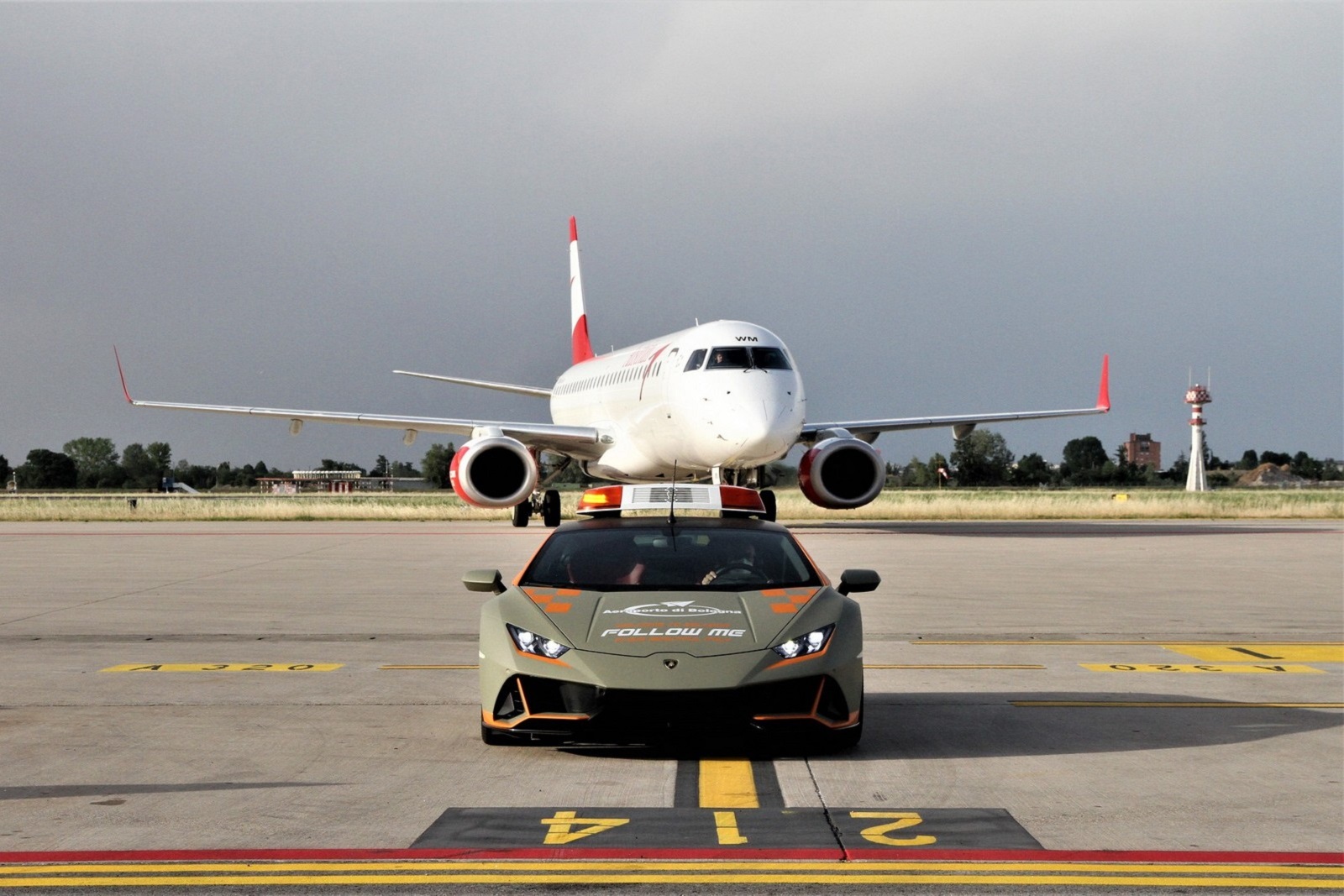 2021 - LAMBORGHINI HURACÁN ‘FOLLOW ME’ CAR AIRPORT OF BOLOGNA, foto 14