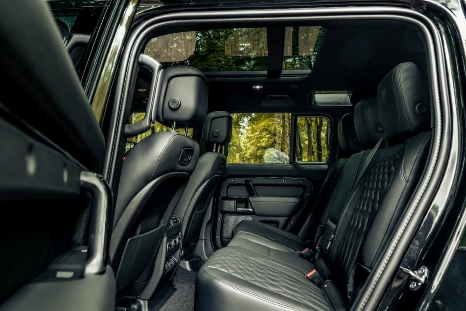 LAND ROVER DEFENDER VALIANCE CURAÇAO COMMISSION BY HERITAGE CUSTOMS, foto 11