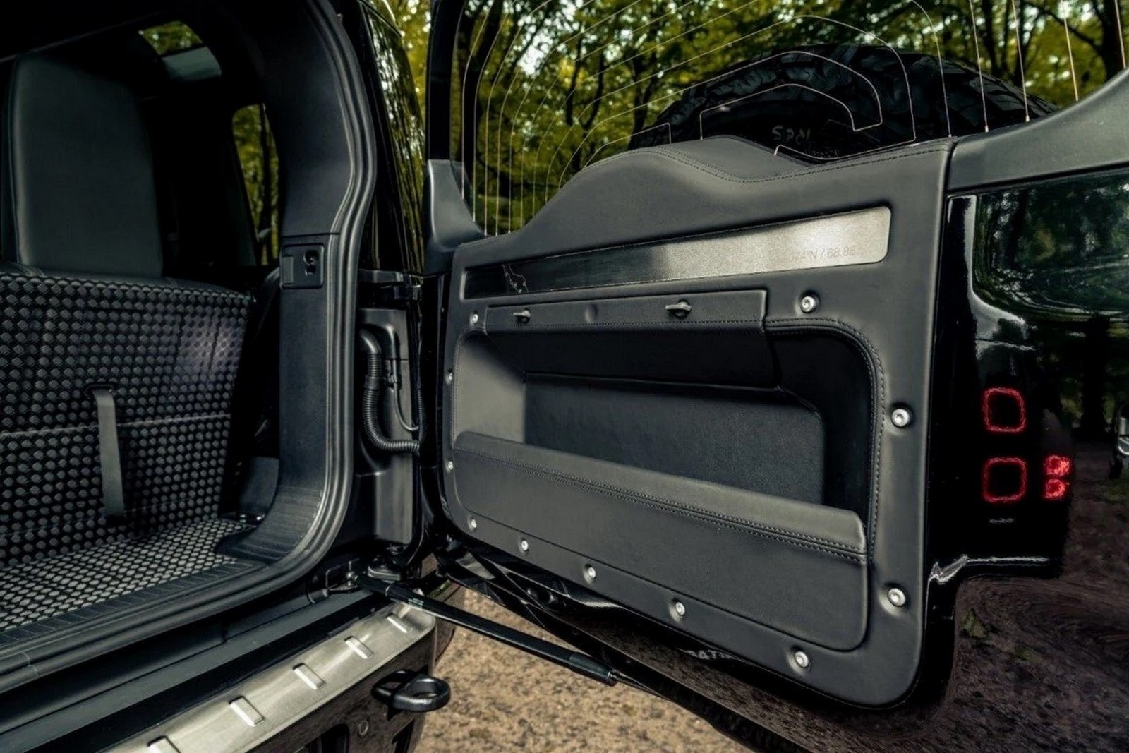 LAND ROVER DEFENDER VALIANCE CURAÇAO COMMISSION BY HERITAGE CUSTOMS, foto 12