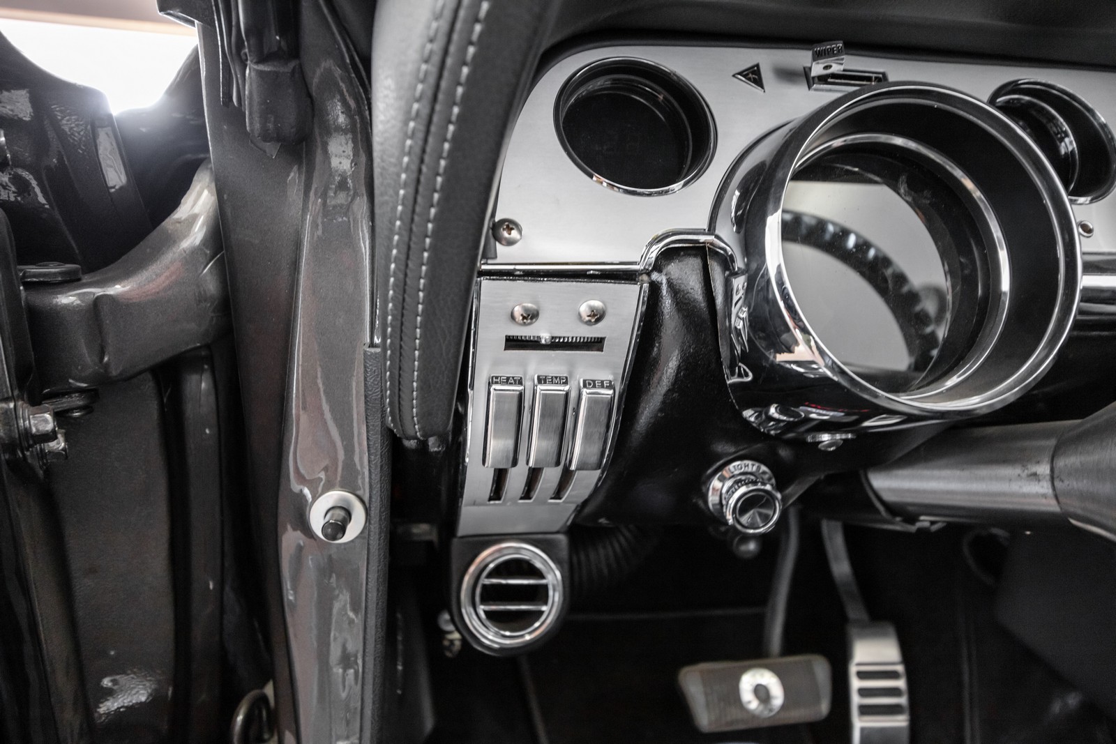 1968 - FORD MUSTANG CONVERTIBLE RESTOMOD, foto 59