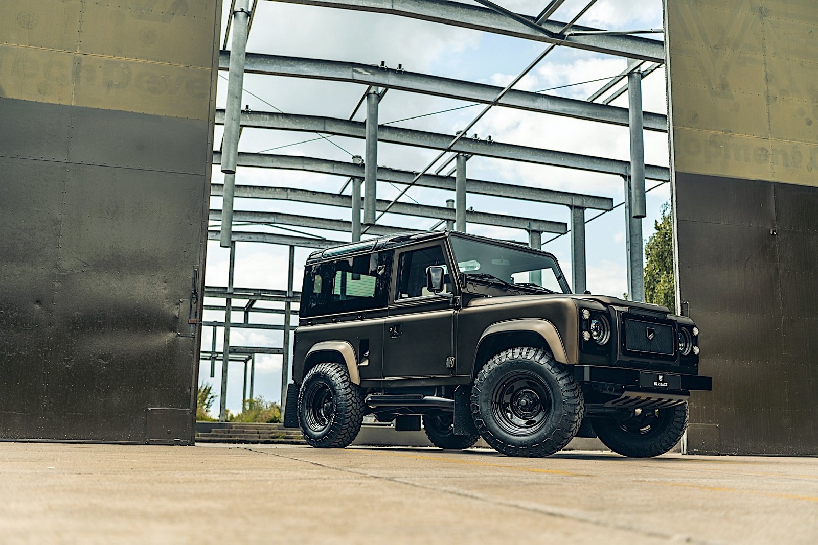 1985 - LAND ROVER DEFENDER V8 BY HERITAGE CUSTOMS, foto 1