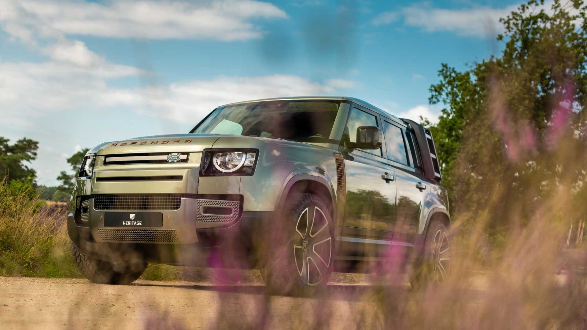LAND ROVER DEFENDER VALIANCE VERDIGRIS BY HERITAGE CUSTOMS, foto 3
