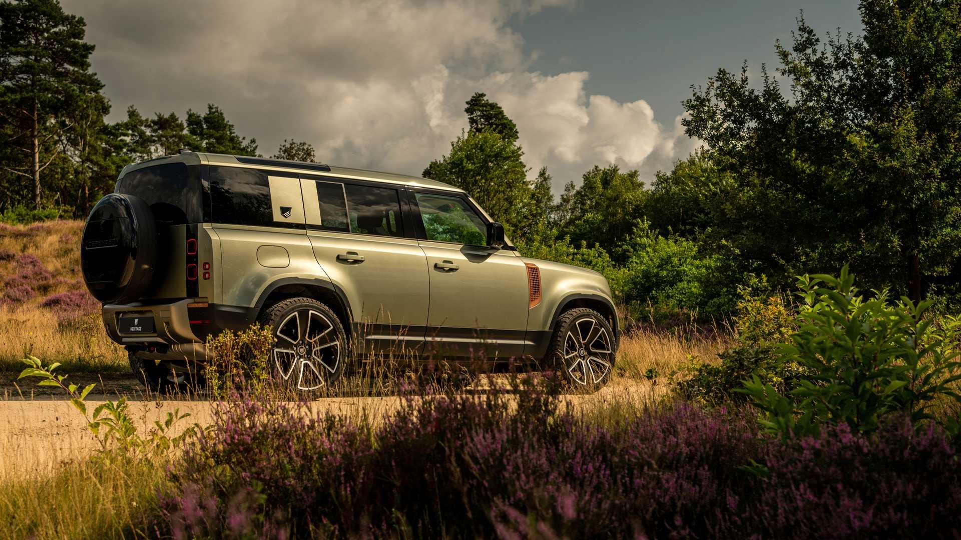LAND ROVER DEFENDER VALIANCE VERDIGRIS BY HERITAGE CUSTOMS, foto 16