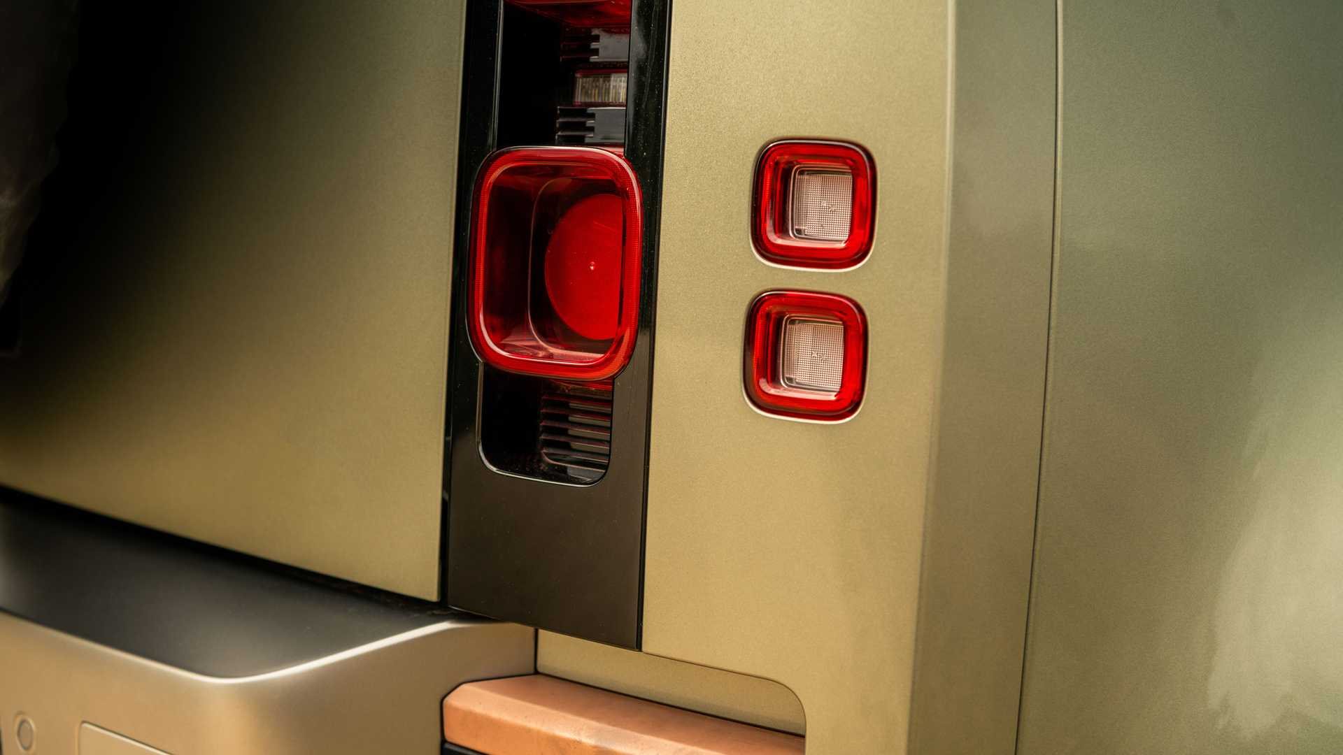 LAND ROVER DEFENDER VALIANCE VERDIGRIS BY HERITAGE CUSTOMS, foto 30