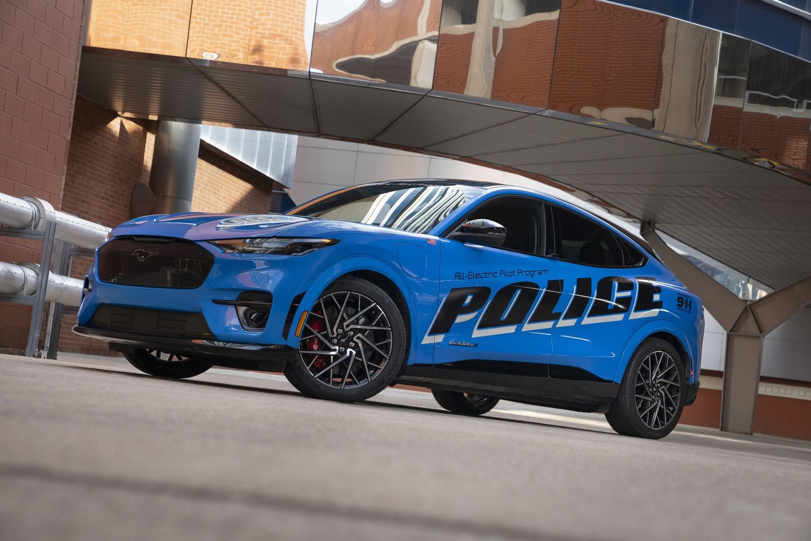 2021 - FORD MUSTANG MACH-E MICHIGAN POLICE, foto 3