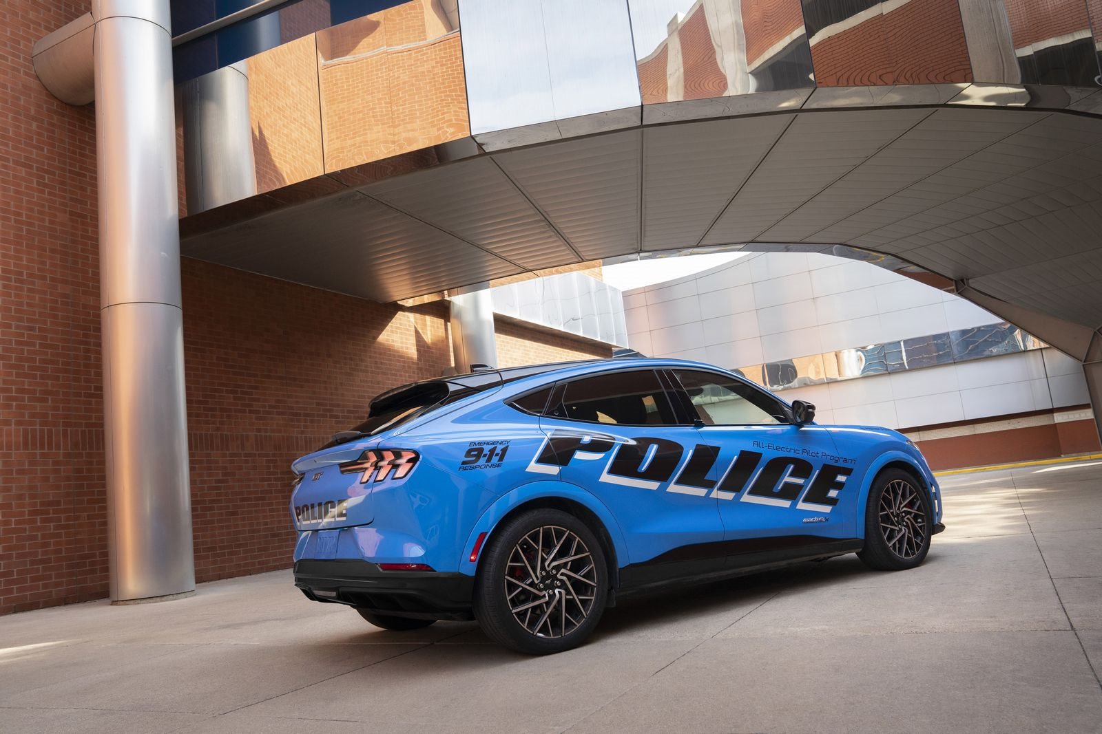 2021 - FORD MUSTANG MACH-E MICHIGAN POLICE, foto 5