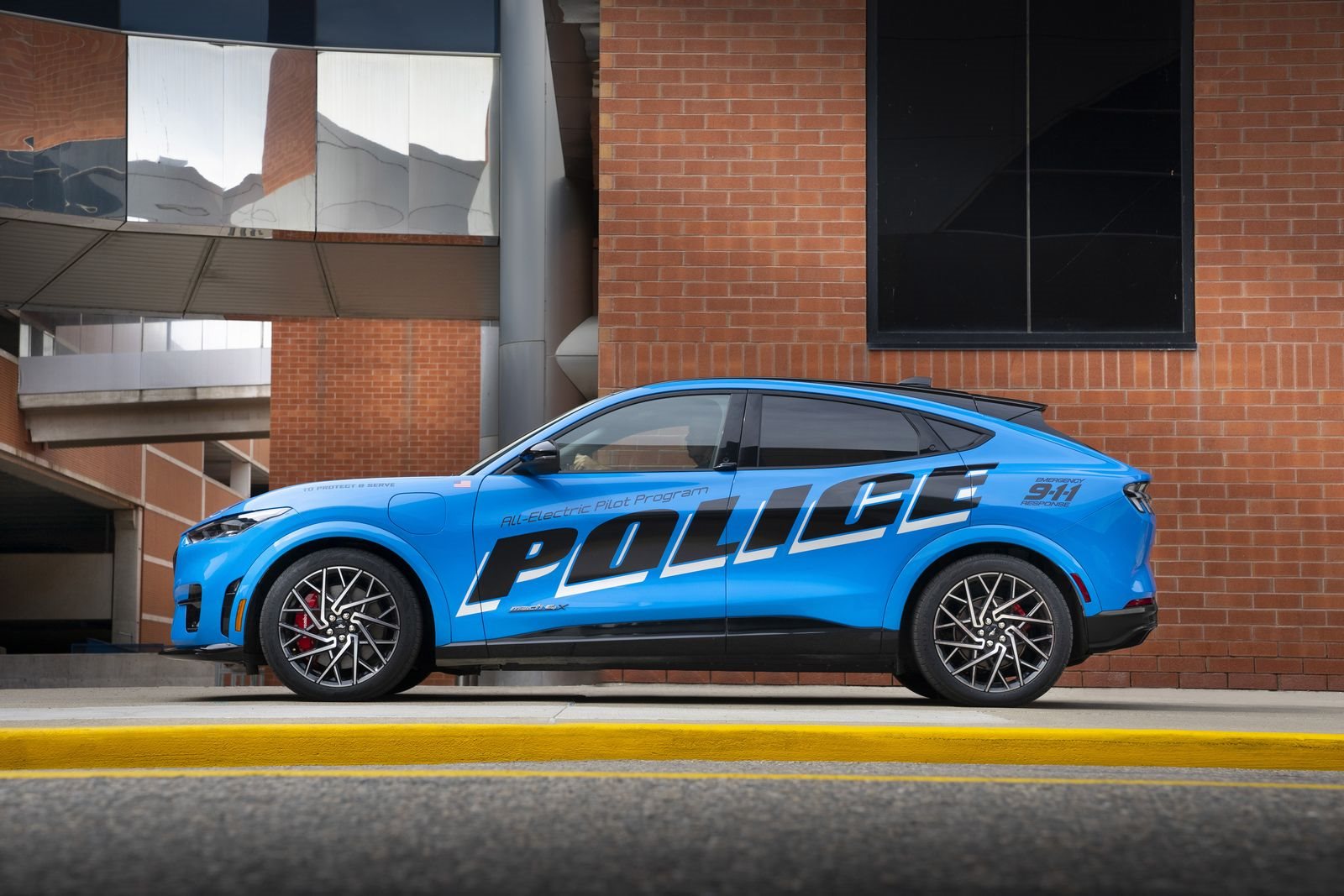 2021 - FORD MUSTANG MACH-E MICHIGAN POLICE, foto 6