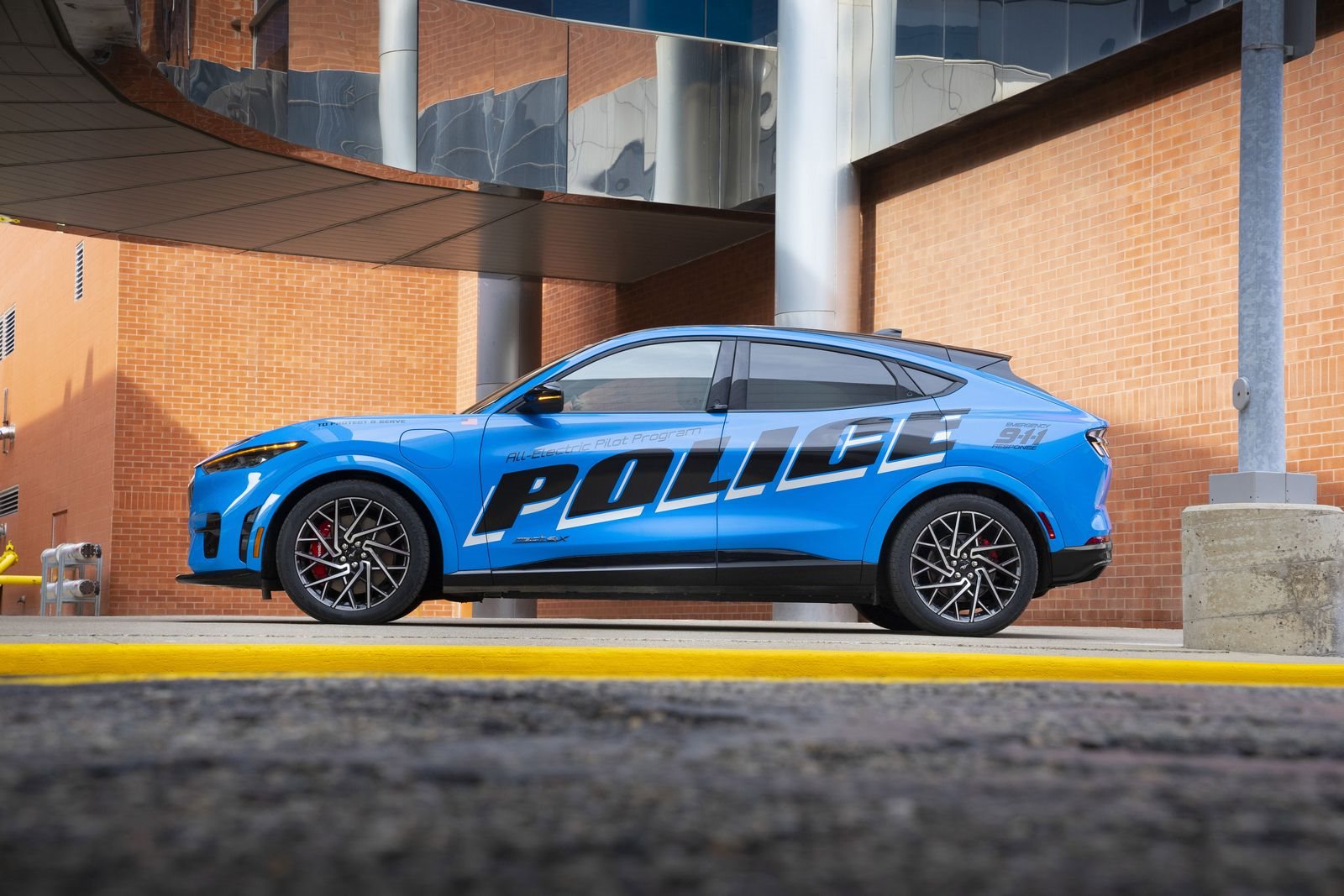 2021 - FORD MUSTANG MACH-E MICHIGAN POLICE, foto 7