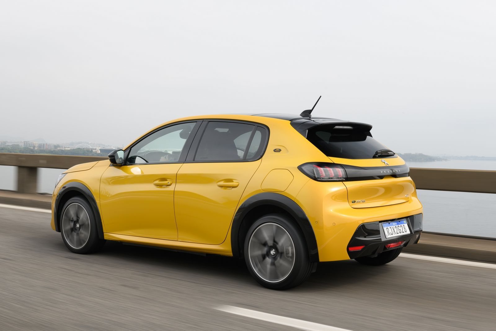 2022 - PEUGEOT E-208 GT, foto 16
