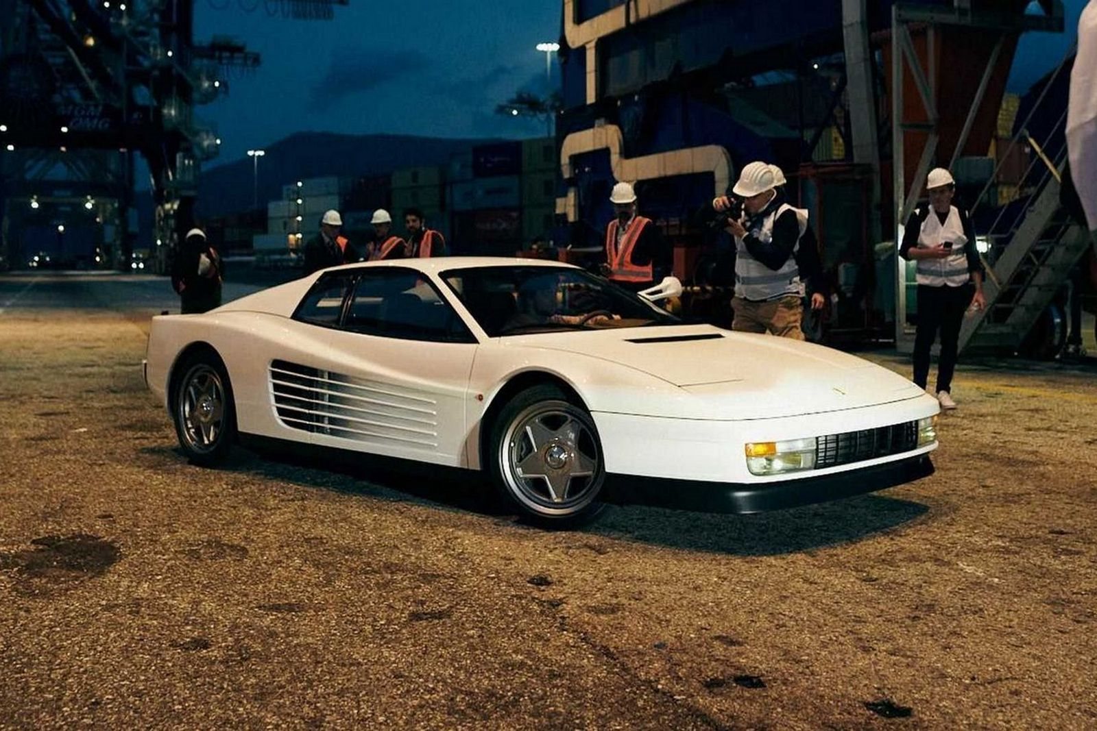 FERRARI TESTAROSSA RESTOMOD BY OFFICINE FIORAVANTI, foto 1