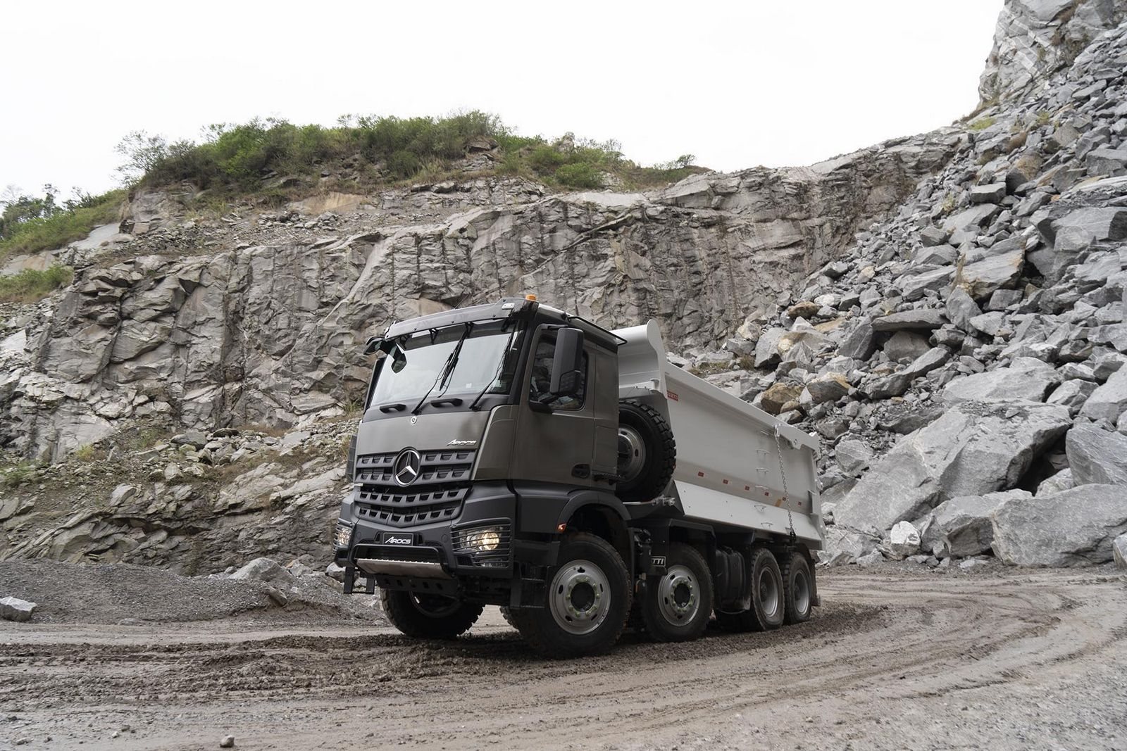 2022 - MERCEDES-BENZ AROCS 8X4, foto 2